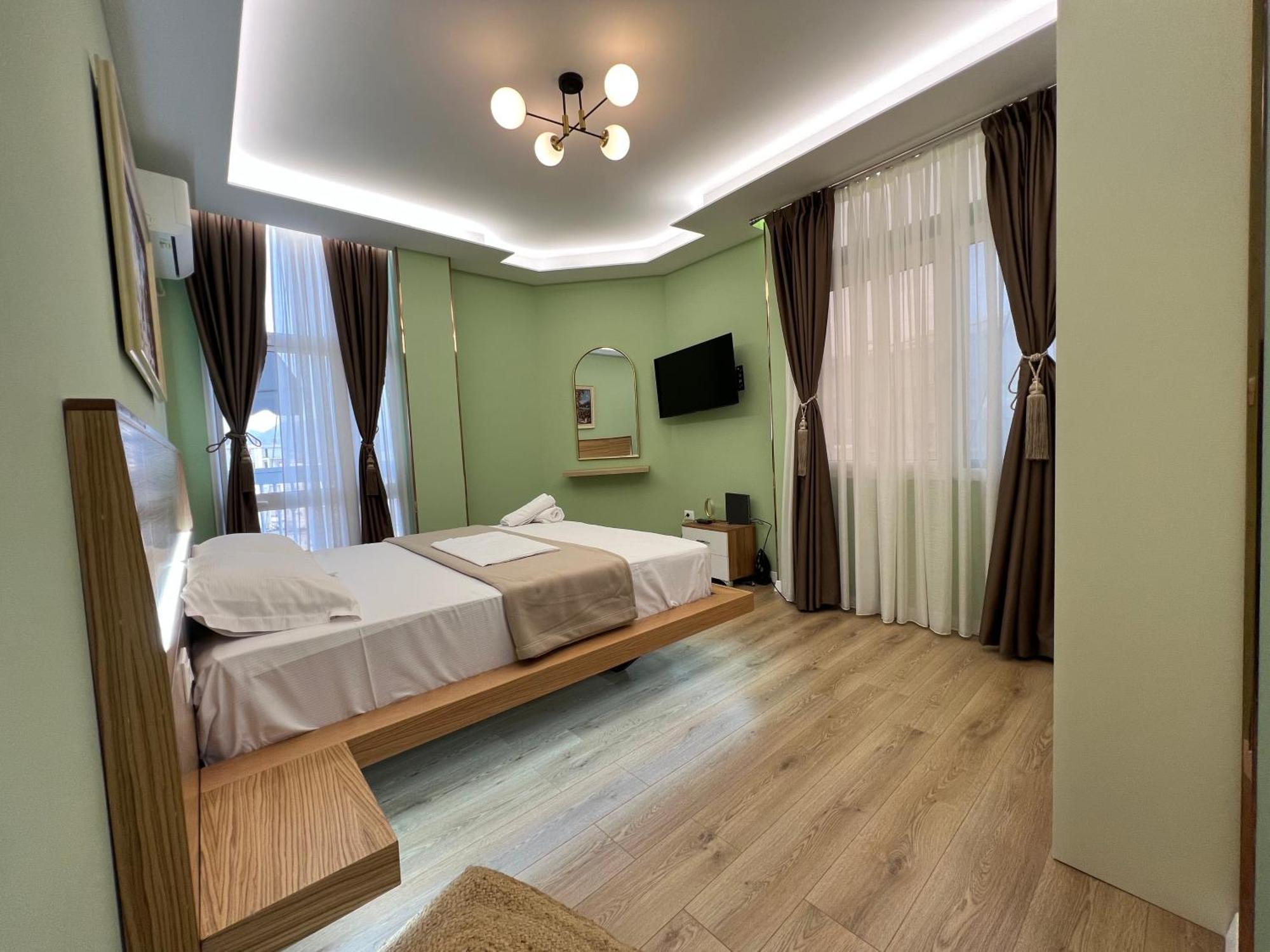 Spiranca Luxury Suites تيرانا الغرفة الصورة